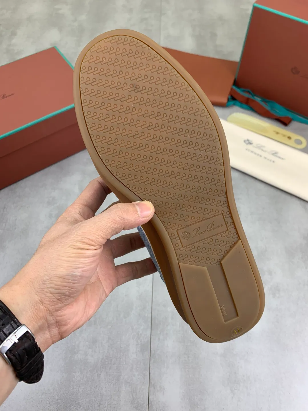 Men's Men's Shoes 💰P560 New Style 💰 The latest casual shoes Loro Piana 💯 Top grade 💯 Buy the original copy 💯 Founded the existing Loro Piana company on April 24, 1924. It is now the sixth generation of family business, providing the best quality products to customers who are discerning about taste and quality. Imported original fly woven fabrics with cowhide fabrics, plain calfskin lining, hand-stitched threads with cowhide feet, original packaging, high-end outsole, size: 38-45 (custom-made for 46), 7️⃣ colors available